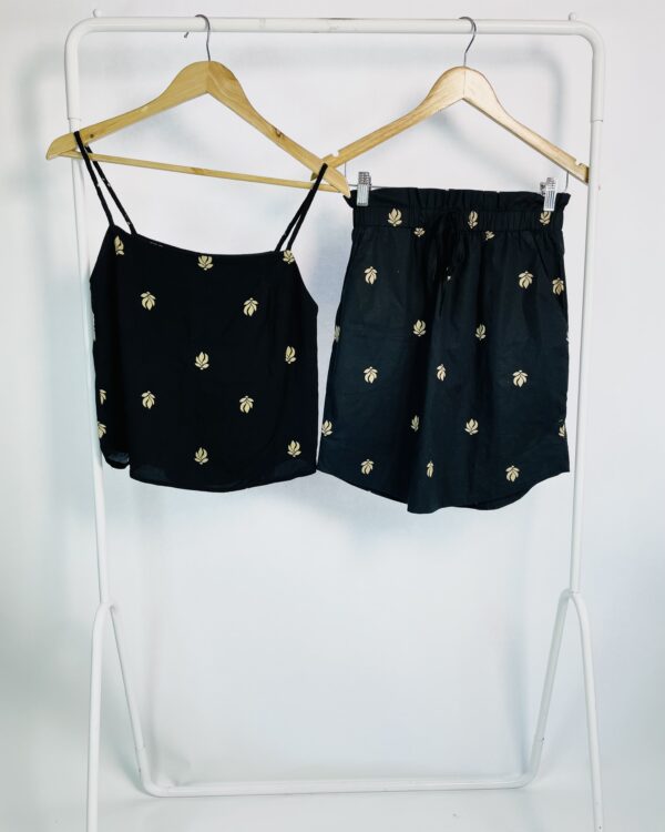 Conjunto blusa e saia preta com estampa bege MARIA FILÓ - P