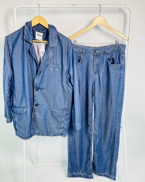 Conjunto jeans blazer e calça lavagem média ZARA - M - VENDIDO SISTEMA OTO