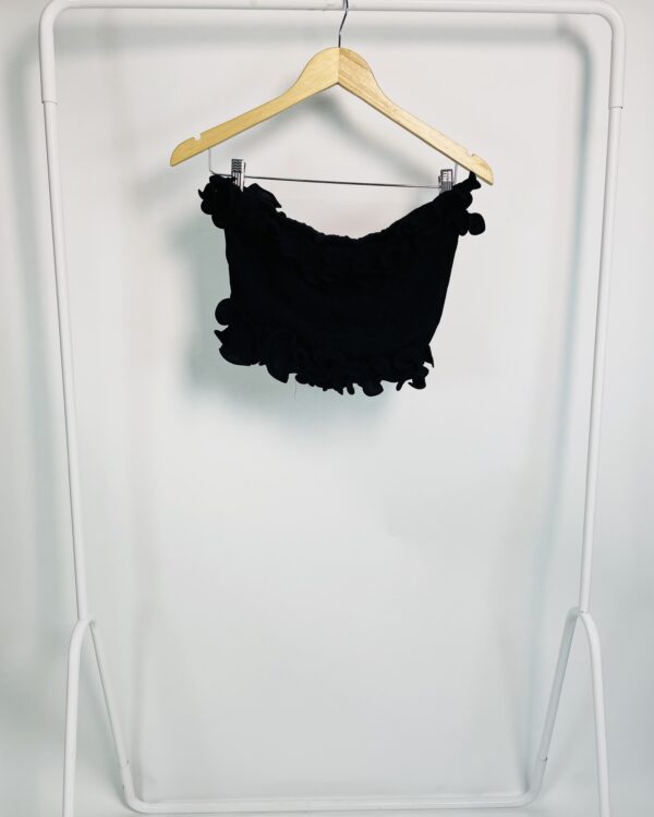 Cropped preto sem alça texturizado com babados CRIS BARROS - 40 - VENDIDO SISTEMA OTO