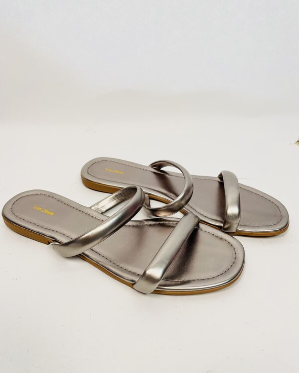 Rasteira prateada VIA MIA - 38 * NUNCA USADA* - vendido sistema oto