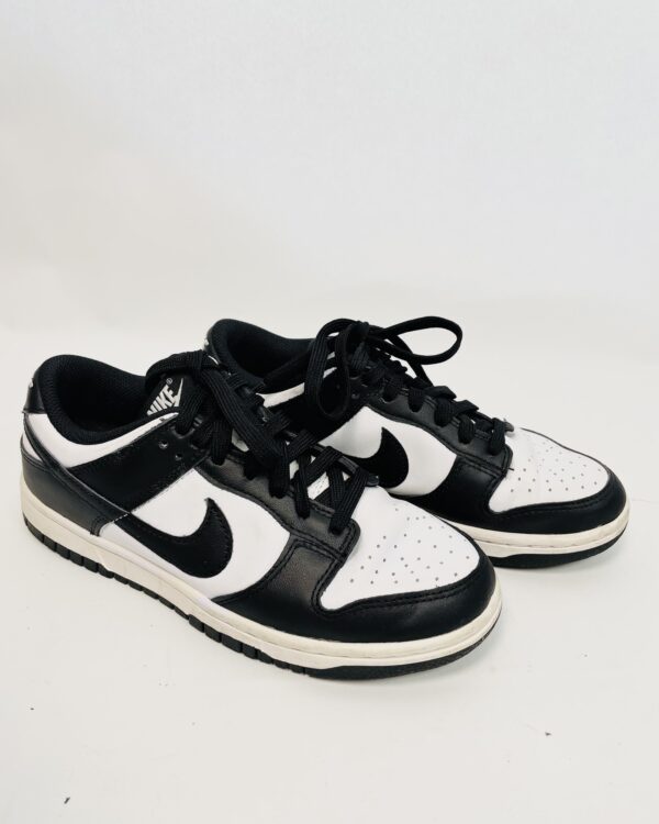 Tênis preto e branco NIKE - 36 - VENDIDO SISTEMA OTO