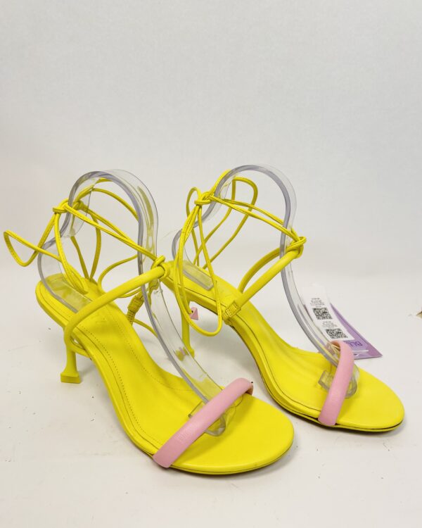 Sandália salto fino verde lima com tira lilás na frente SCHUTZ - 36