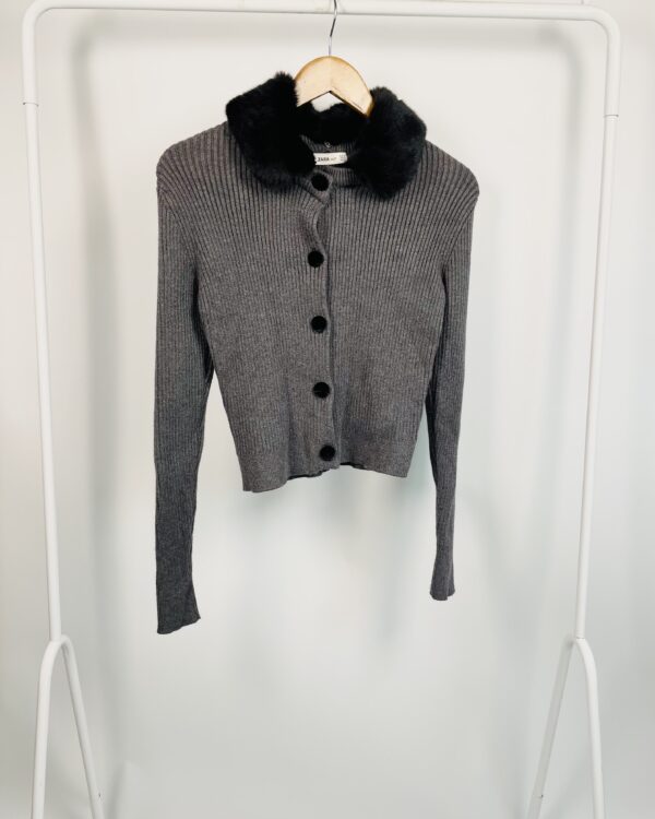 Casaco tricot cinza gola pelo preto ZARA - M - VENDIDO SISTEMA OTO