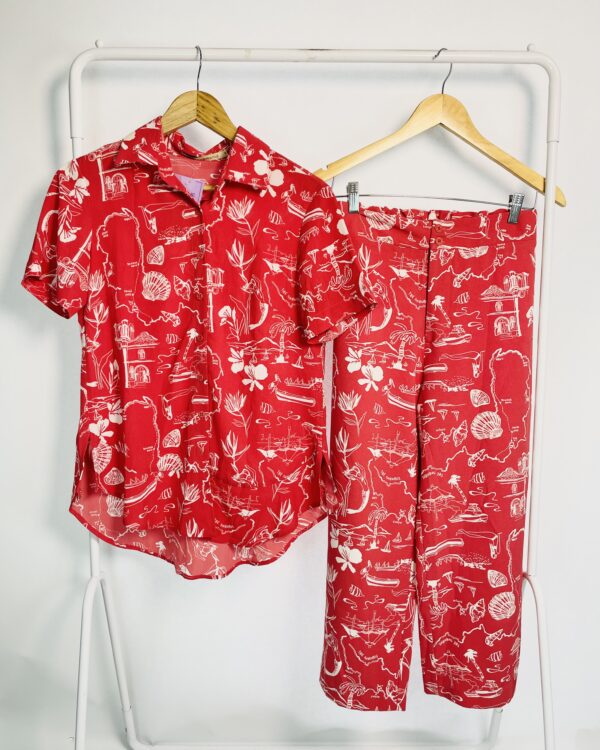 Conjunto camisa e calça vermelha com estampa branca com elástico na cintura MARIA FILÓ - P - VENDIDO SISTEMA OTO
