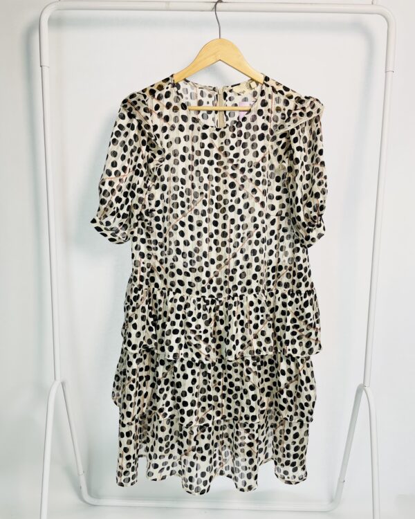 Vestido curto p&b estampa poá com fios de lurex dourado e babados EVERLEIGH - G - VENDIDO SISTEMA OTO