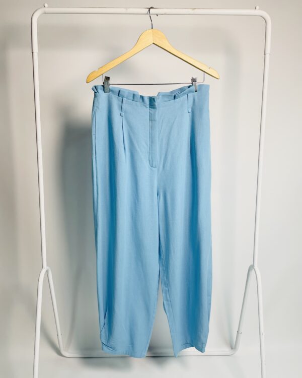 Calça viscolinho azul clara NV - 44 - VENDIDO SISTEMA OTO