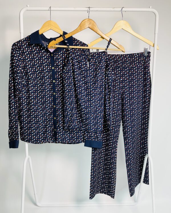 Conjunto calça, regata e camisa azul marinho com estampa branca MARIA FILÓ - P - VENDIDO SISTEMA OTTO