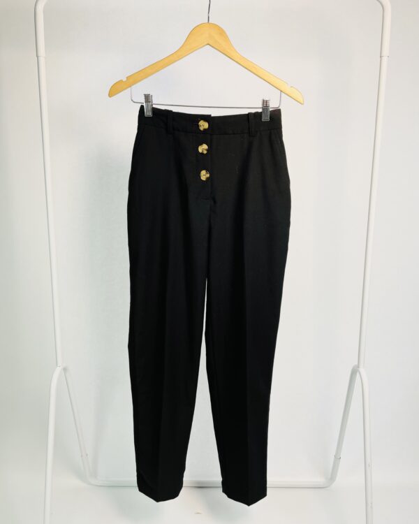 Calça preta bolso faca e botões na frente ZARA - PP - VENDIDO SISTEMA OTO