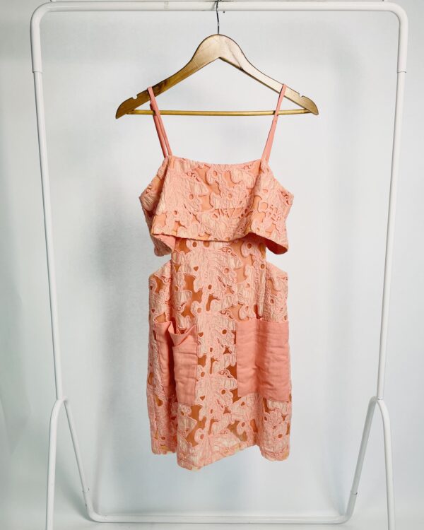 Vestido curto salmão tule com bordados e alças finas BATICHE - PP