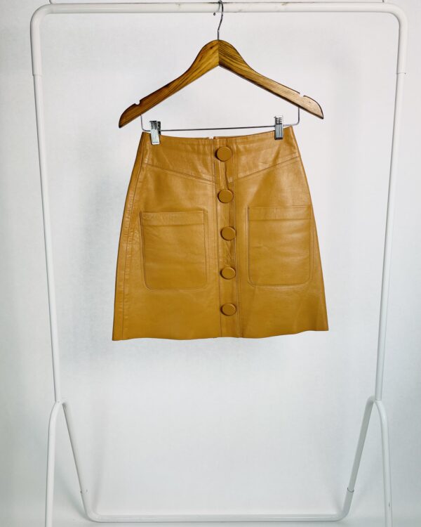 Saia curta couro caramelo com botões na frente A.BRAND - 34