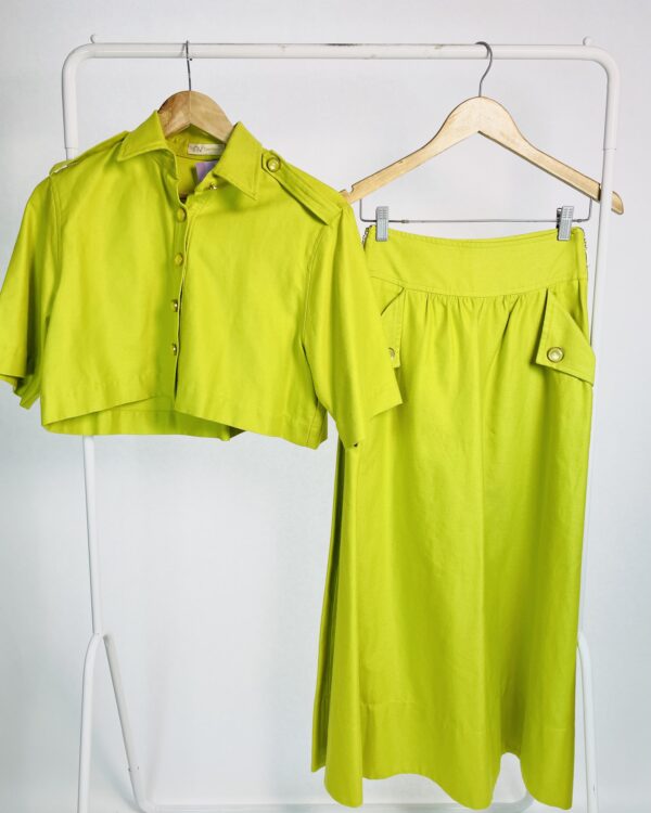 Conjunto camisa curta e saia midi verde lima NV - PP - VENDIDO SISTEMA OTO