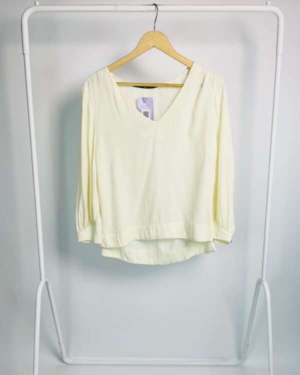 Blusa creme decote v e mangas 3/4 MARIA FILÓ - P VENDIDO SISTEMA OTO