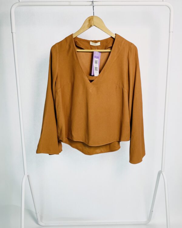 Blusa caramelo mangas longas decote v NV - P - VENDIDO SISTEMA OTO