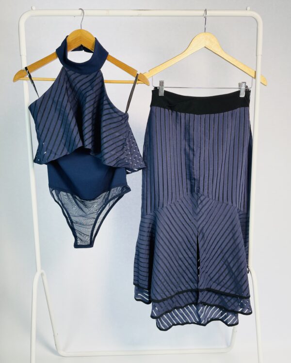 Conjunto azul marinho saia e blusa listas decote costas MARIA FILÓ - P - VENDIDO SISTEMA OTO