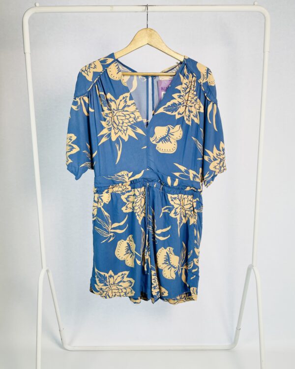 Macaquinho azul claro com estampa bege MARIA FILÓ - G - VENDIDO SISTEMA OTO