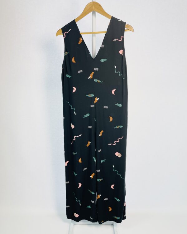 Macacão preto estampado diversificada CANTÃO - P