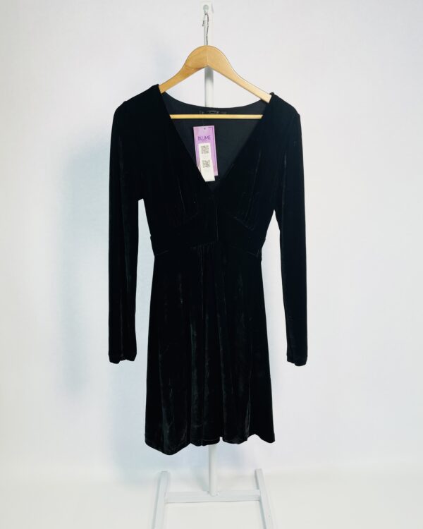 Vestido curto preto veludo decote v CANTÃO - PP - VENDIDO SISTEMA OTO