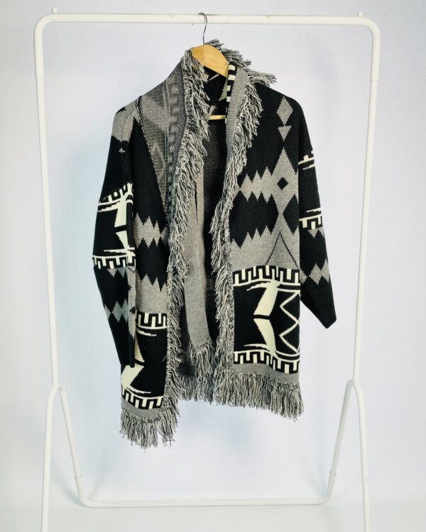 Cardigan tricot com franjas p&b ZEN CLOSET - P - VENDIDO SISTEMA OTO