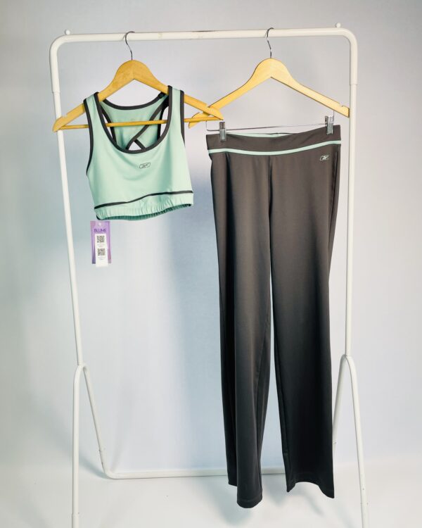 Conjunto top e calça azul claro e cinza REEBOK - M