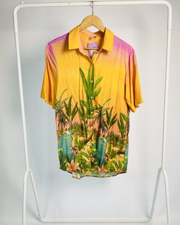 Camisa laranja e roxa com estampa folhas FARM - P