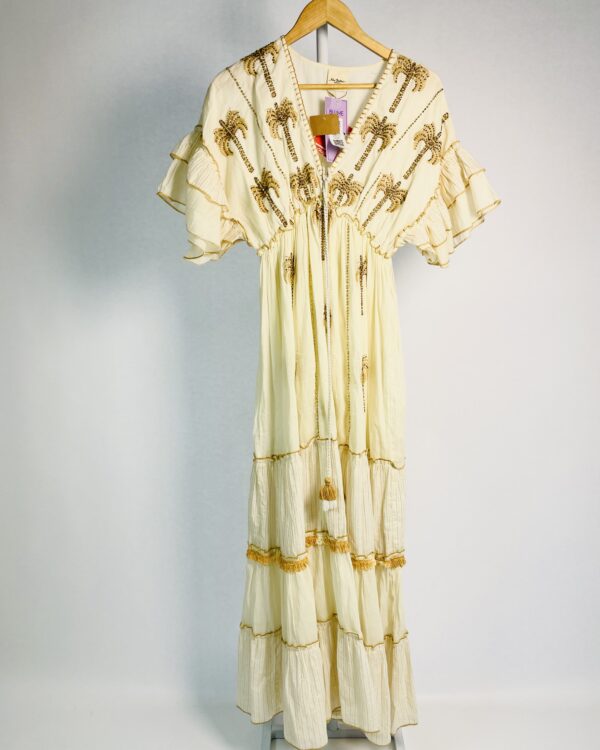 Vestido midi bege com coqueiros bordados e fios de lurex NEHA BOUTIQUE - M *nunca usado* - VENDIDO SISTEMA OTO