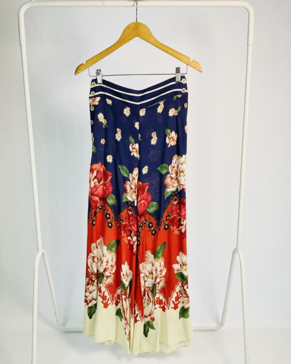 Calça azul flores com vermelho FARM - P VENDIDO SISTEMA OTO