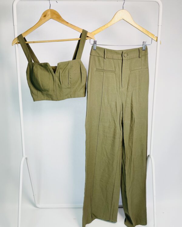 Conjunto cropped e calça verde oliva DOT.CLOTHING - PP