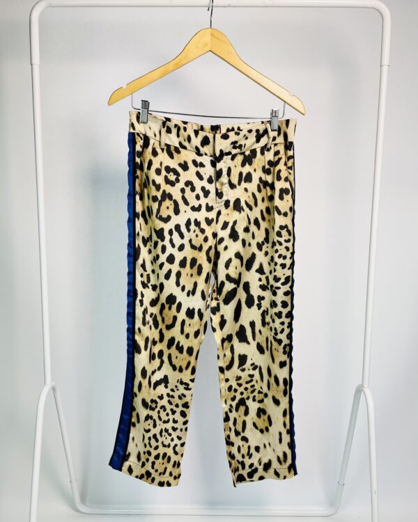Calça estampa onça com faixa azul nas laterais LE LIS BLANC - 38 - VENDIDO SISTEMA OTO