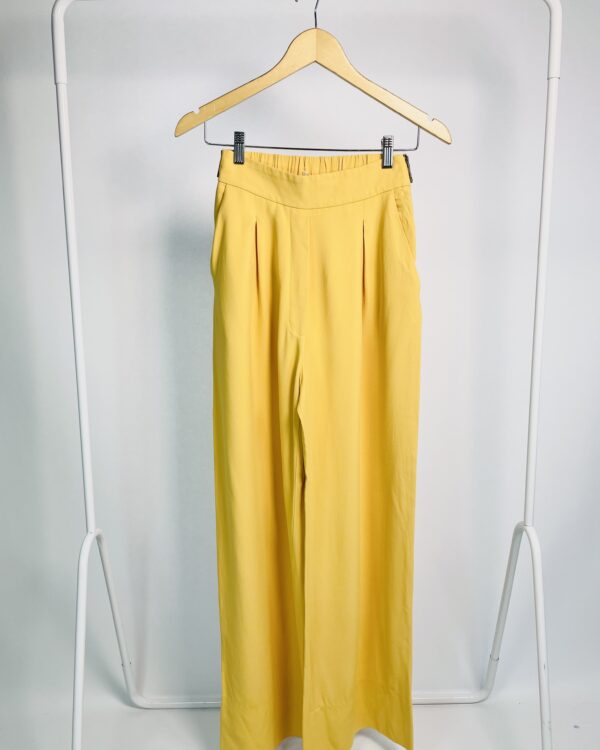 Calça pantalona amarela com zíper nas laterais e pregas na frente NV - 34 - VENDIDO SISTEMAM OTO