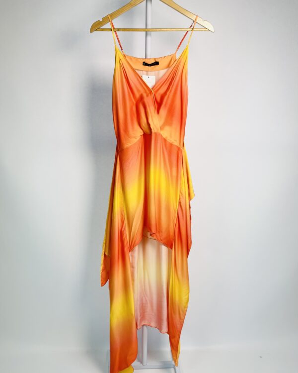 Vestido midi laranja e amarelo degradê com amarração na frente decote transpassado e alças finas VIX - P - VENDIDO SISTEMA OTO