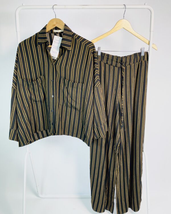 Conjunto camisa e calça pantalona preto com listras caramelo e lurex dourada DRESS TO - 40