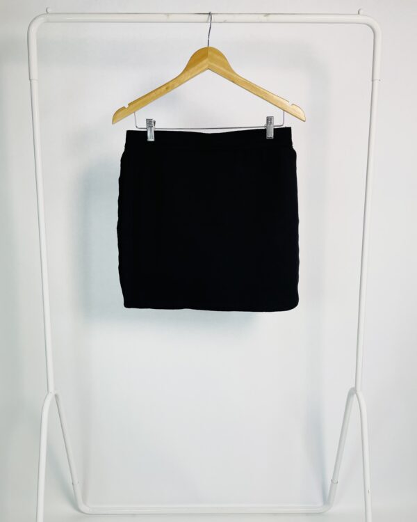 Saia preta curta FIT - 38