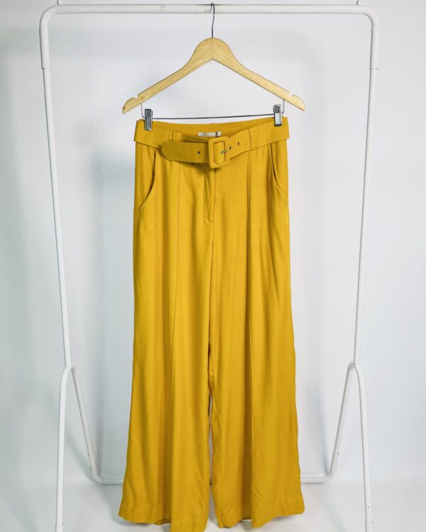 Calça mostarda com cinto removivél LIZIE - P *nunca usado* - VENDIDO SISTEMA OTO