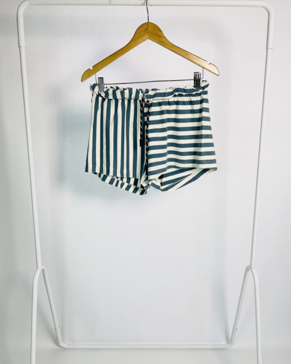 Short malha off white com listras azuis OSKLEN - M - VENDIDO SIST OTO