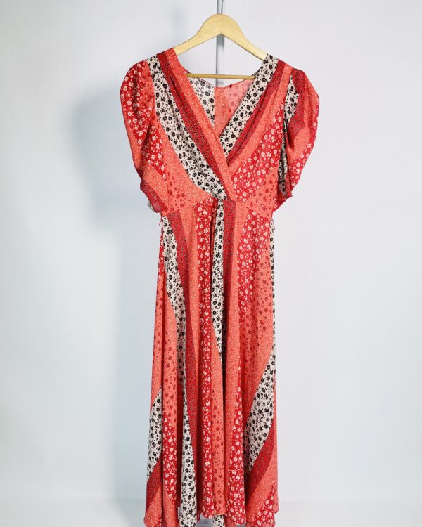 Vestido midi laranja com listras e flores estampadas decote transpassado e faixa na cintura H&M - 36 - VENDIDO SISTEMA OTO