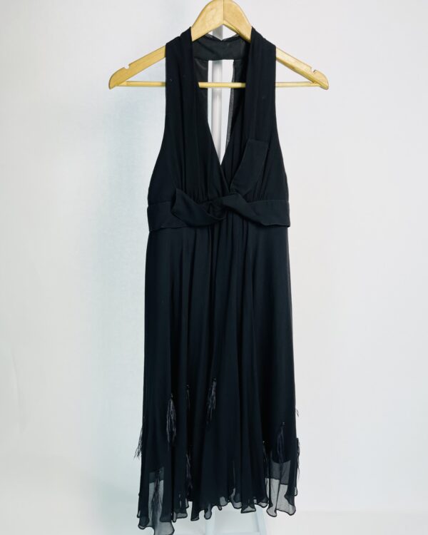 Vestido seda midi preto com penas na barra drapeado na cintura AGILITÁ - 38