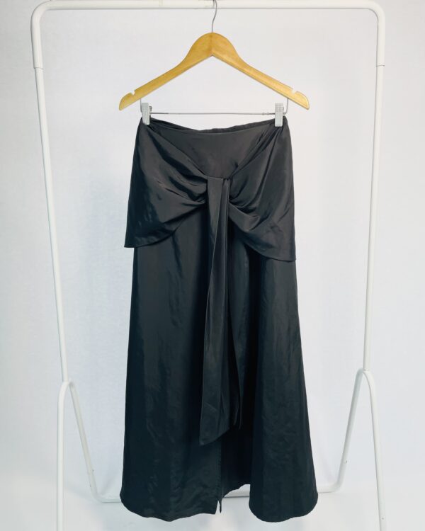 Saia preta com amarração midi ELISA LAGE - 44 *nunca usado* - VENDIDO SISTEMA OTO