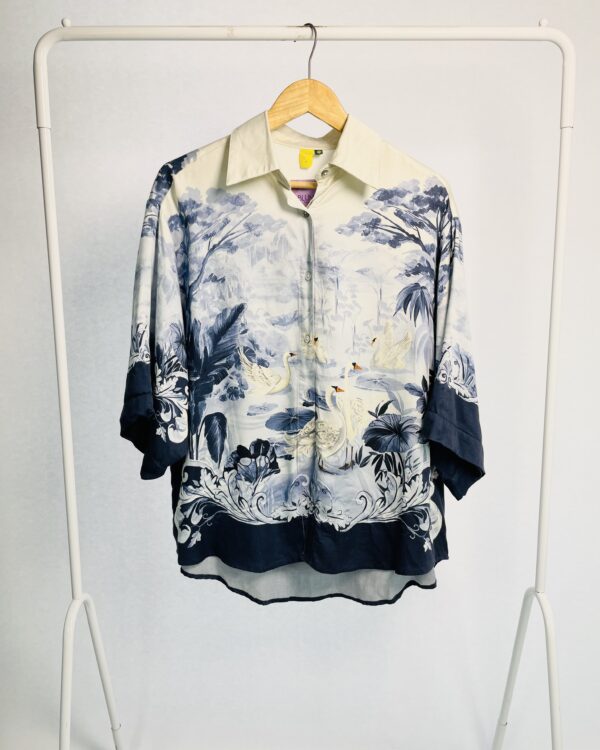 Camisa off white com azul marinho FARM - P - VENDIDO SISTEMA OTO