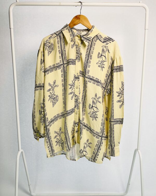 Camisa alongada bege com estampa azul DRESS TO - M - VENDIDO SISTEMA OTO