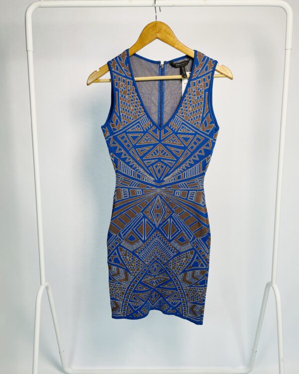 Vestido azul tricot curto sem manga com estampa marrom BCBG - PP