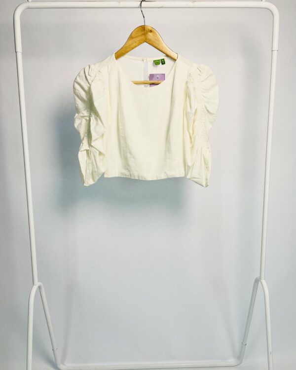 Cropped linho off white mangas bufantes FARM - PP