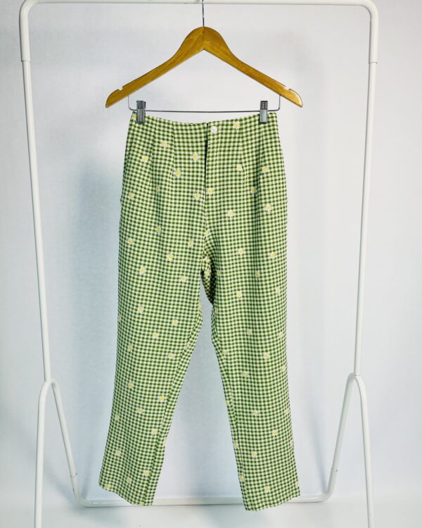 Calça bege quadriiculada verde com margaridas bordadas CLOCKHOUSE - 36 - VENDIDO SISTEMA OTO