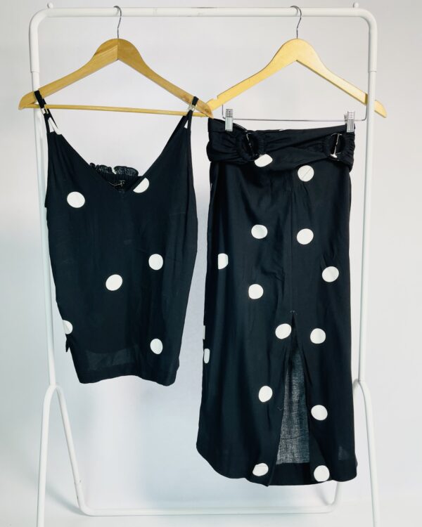 Conjunto p&b estampa poá saia midi e regata MARIA FILÓ - G - VENDIDO SISTEMA OTO