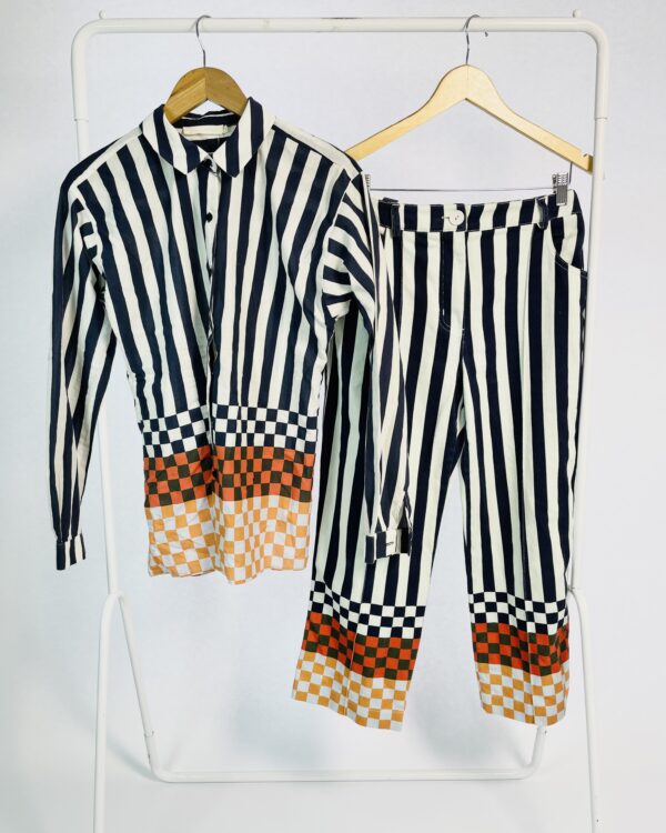 Conjunto calça e camisa branco listrasdo e quadriculado colorido CRIS BARROS - 36