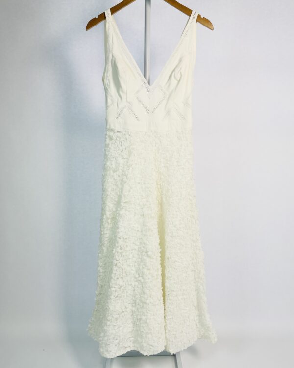 Vestido branco midi texturizado com busto decote v AGILITÁ - 38 - VENDIDO SISTEMA OTTO