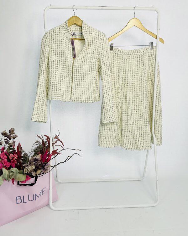 Conjunto tweed blazer e saia midi off white estampa xadrex ZARA - P - VENDIDO SISTEMA OTTO