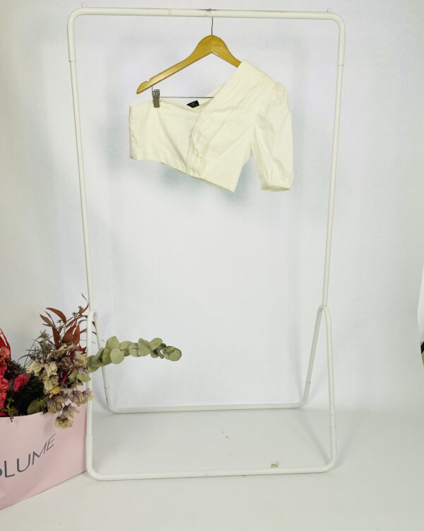 Blusa cropped um ombro só com drapeado NAMMOS - P *nunca usado*