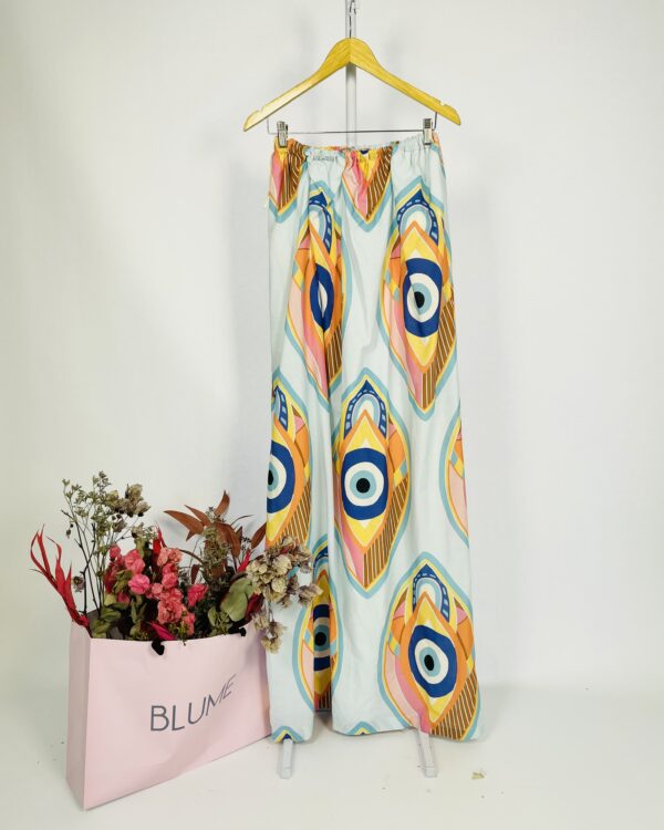 Vestido azul claro com estampa colorida sem alça TIG - G