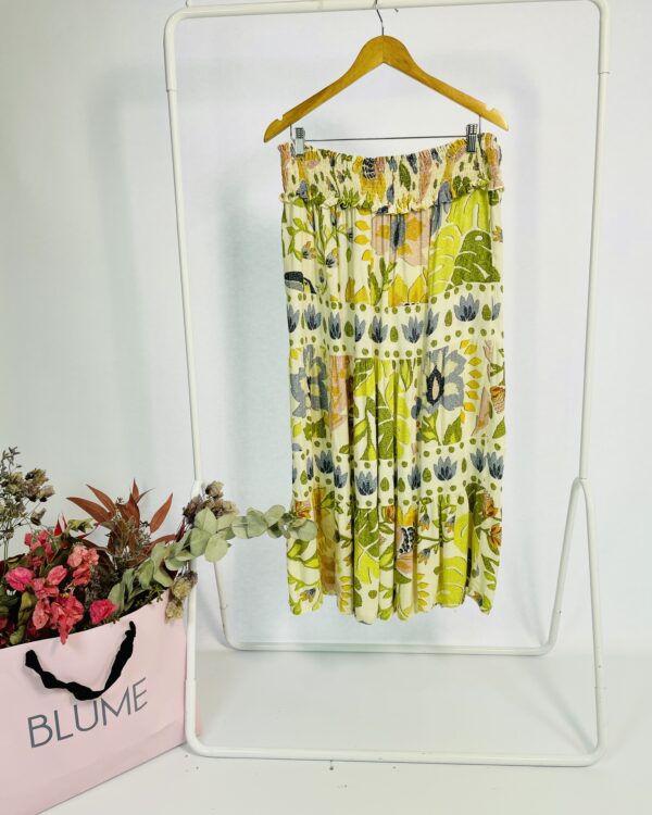 Saia midi estampada com fundo bege e lastex na cintura FARM - G - VENDIDO SISTEMA OTO