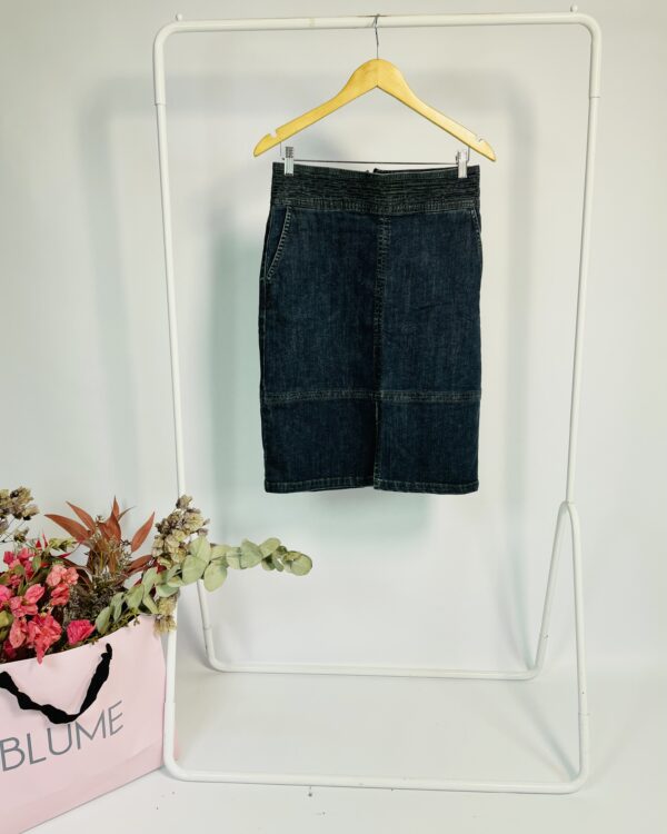 Saia midi jeans com pesponto verde musgo MARIA FILÓ - M